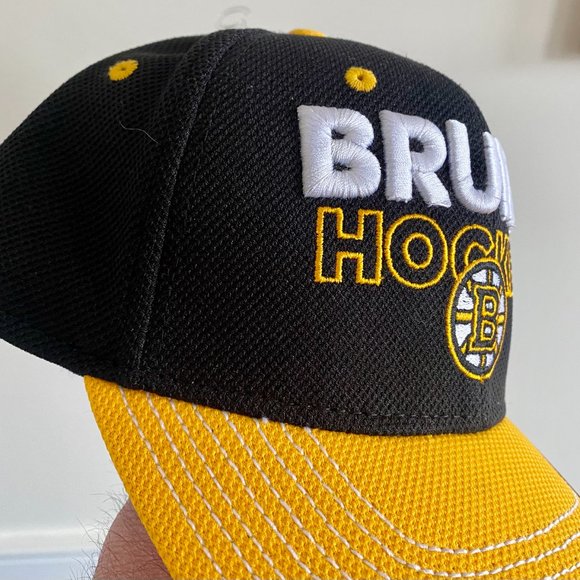 NEW Boston Bruins NHL Adidas LOCKER ROOM Hat Cap Men's Flex S/M Stanley Cup - Picture 4 of 5